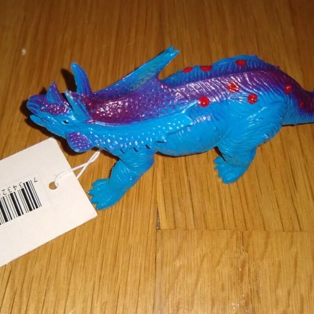 Dinosaur blue dotted red Chasmosaurus Action Figure pvc 5in x 2in New